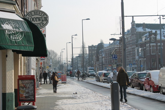 Bloemist Kralingen is bellers aan de toonbank zat