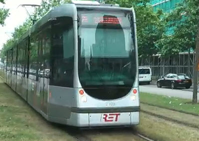 Fietser komt onder tram op de Linker Rottekade