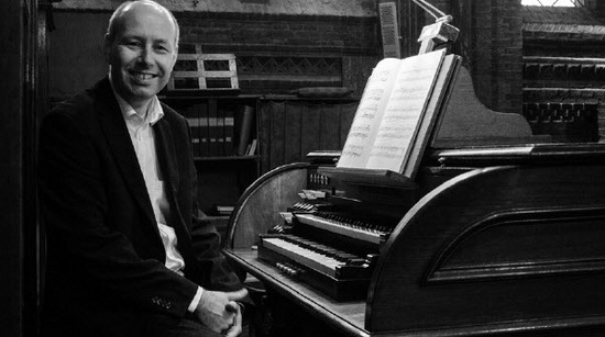 Organist Eric Koevoets