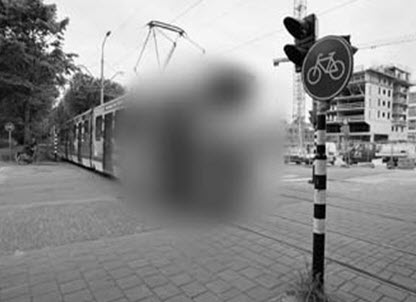 de wazige, donkere vlek die patiƫnten met Maculadegeneratie zien