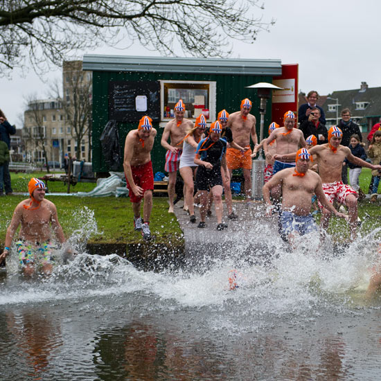 Nieuwjaarsduik IJsvereniging Kralingen 2014, wie durft?