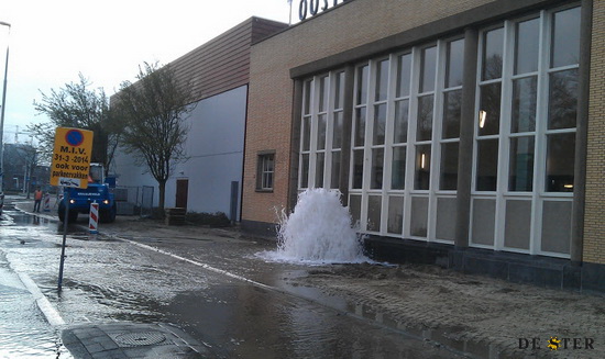 Waterleiding gesprongen Gerdesiaweg