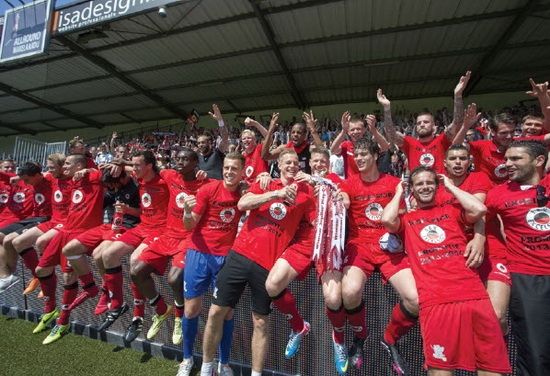 Excelsior spelers vieren de promotie naar de Eredivisie