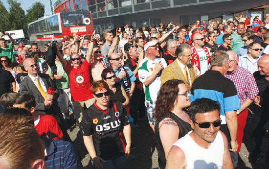 Ook Burgemeester Aboutaleb kwam vorige week zondag een kijkje nemen bij het promotiefeest van Excelsior.Foto SBV Excelsior