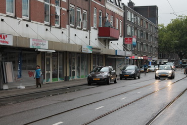 Hulpverleners bekogeld met zwaar vuurwerk Goudse Rijweg