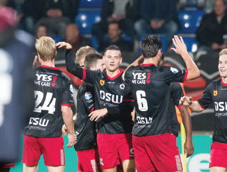 Excelsior tegen PEC Zwolle in vol stadion