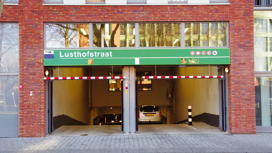 Parkeergarage Lusthofstraat: eerste half uur gratis parkeren
