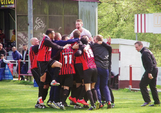 Voetbalvereniging HOV DJSCR kampioen van de vierde klasse.