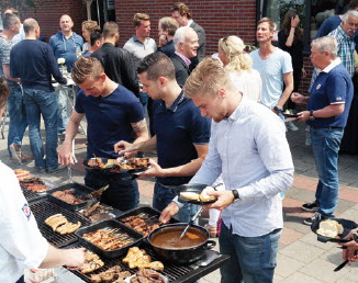 Excelsior geniet van barbecue van Keurslager Van Linschoten