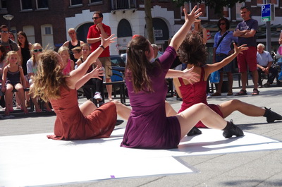 Dansen bij ijssalon Doppio