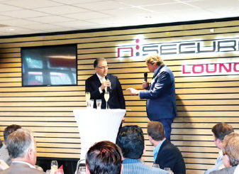 Burgemeester Aboutaleb opent Nsecure Lounge in Stadion Woudestein