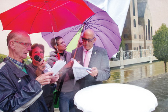 De onthulling muurschildering in de Keurmeesterstraat