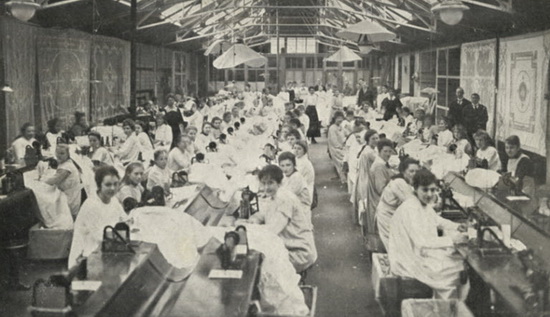 Fleurs Depot in voormalig pand der Nederlandsche Borduurfabriek