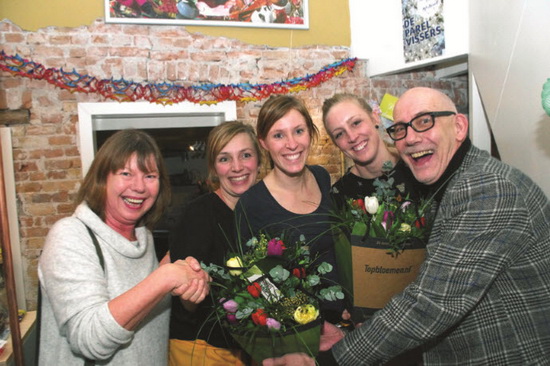 Dames van ‘Croos’ in de bloemetjes gezet