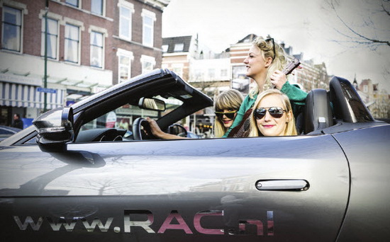 Ukuladies in de Jaguar F-TYPE Convertible