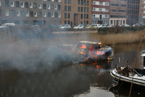 Brandstichter boot Boezemlaan gezocht