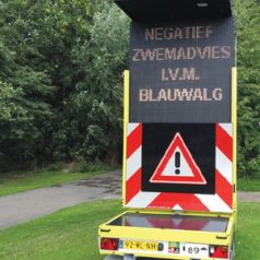 Gebruikers Kralingse plas balen van blauwalg