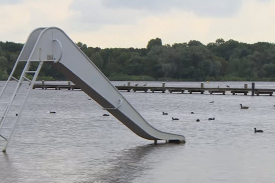 Blauwalg Kralingse Plas bestreden met blondeermiddel