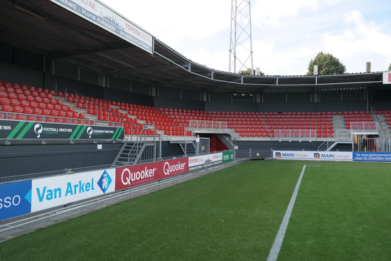 Spectaculaire opening van het vernieuwde Stadion Woudestein