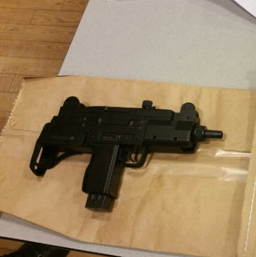 Rotterdammer (19) aangehouden met airsoftwapens