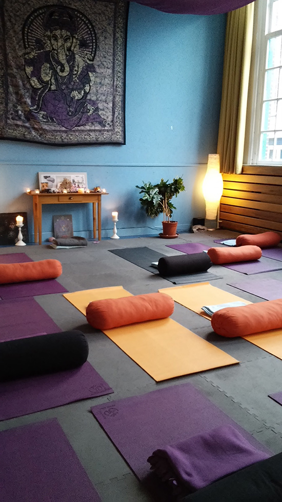 yoga-met-lef-02