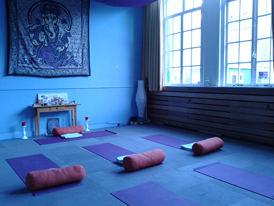 yoga-met-lef-02