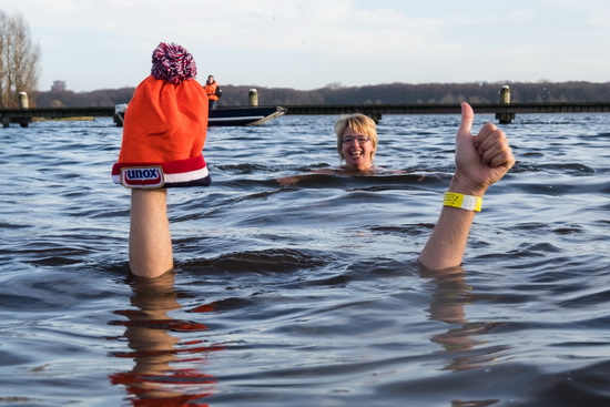 Nieuwjaarsduik IJsvereniging Kralingen 2017