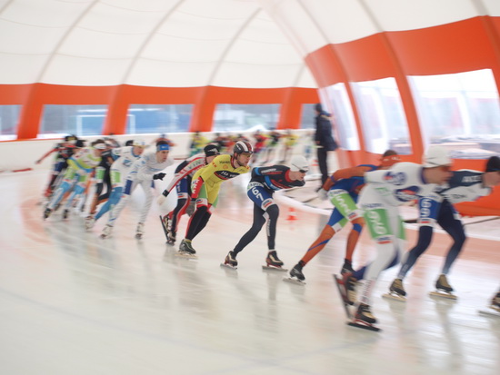 Rotterdams schaatsseizoen geopend: ‘Een topijsvloertje dit!’