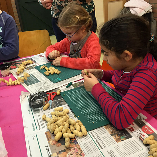 Kinderactiviteit Vogelvoer maken bij kinderboerderij de Kraal