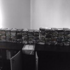 Agenten vinden ruim 250 kilo cocaïne in appartement Boezemkade