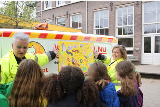 Kinderen vrijeschool Vredehof schenken aan DAR