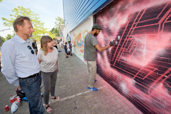 Eerste legale graffiti muur aan Schuttersveld in Crooswijk