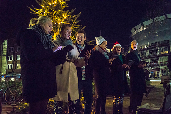 Kerstmarkt bij de kerstboom