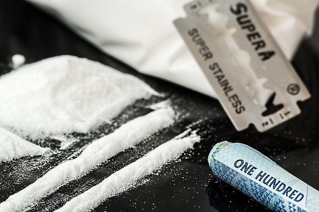 Drugskoeriers gecrasht en opgepakt na achtervolging op de Oostzeedijk