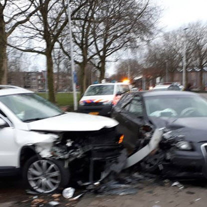 Mannen en auto’s total loss bij verkeersruzie in Crooswijk