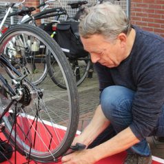 Fietsersbond en Fietsfan010 repareren fietsverlichting