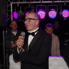 Uitbundig jubileum 110 jaar Slagerij Van Linschoten