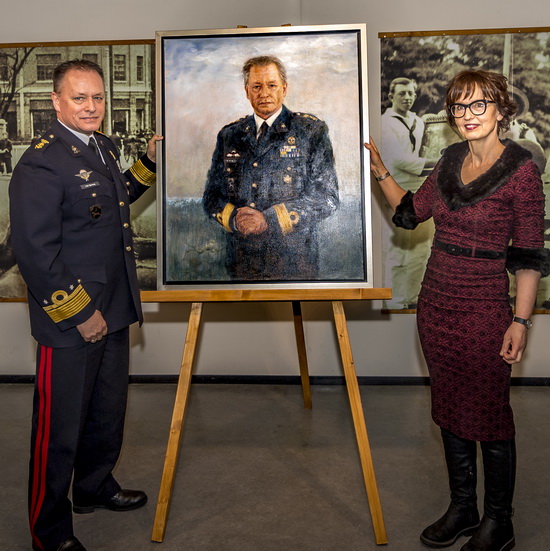 Portret van luitenant-generaal Frank van Sprang onthuld