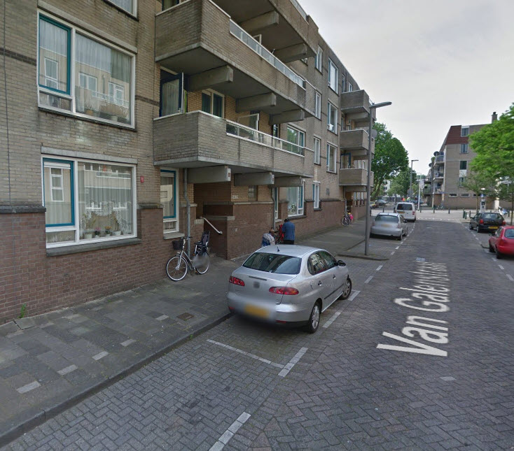 Sinkhole in Rotterdam-Rubroek; bewoners uit huis getakeld