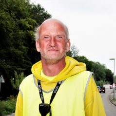 ‘Ik lag op de motorkap’
