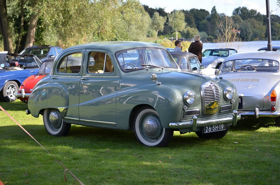 Oldtimers voor Familiehuis Daniel den Hoed