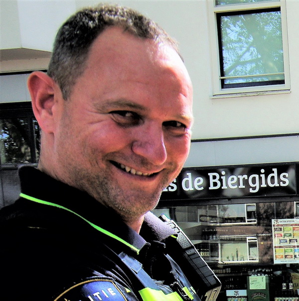 Wijkagent in Kralingen Patrick Schoonackers