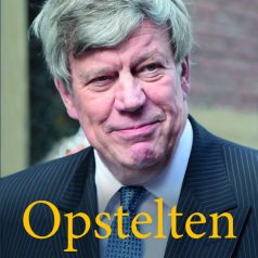 Signeersessie Ivo Opstelten bij Boekhandel Snoek