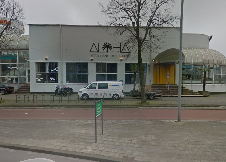 Agenten sturen groep weg van parkeerplaats Maasboulevard