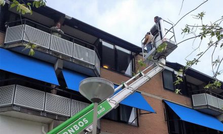 Hoog bezoek jarige Rose aan bejaarde moeder