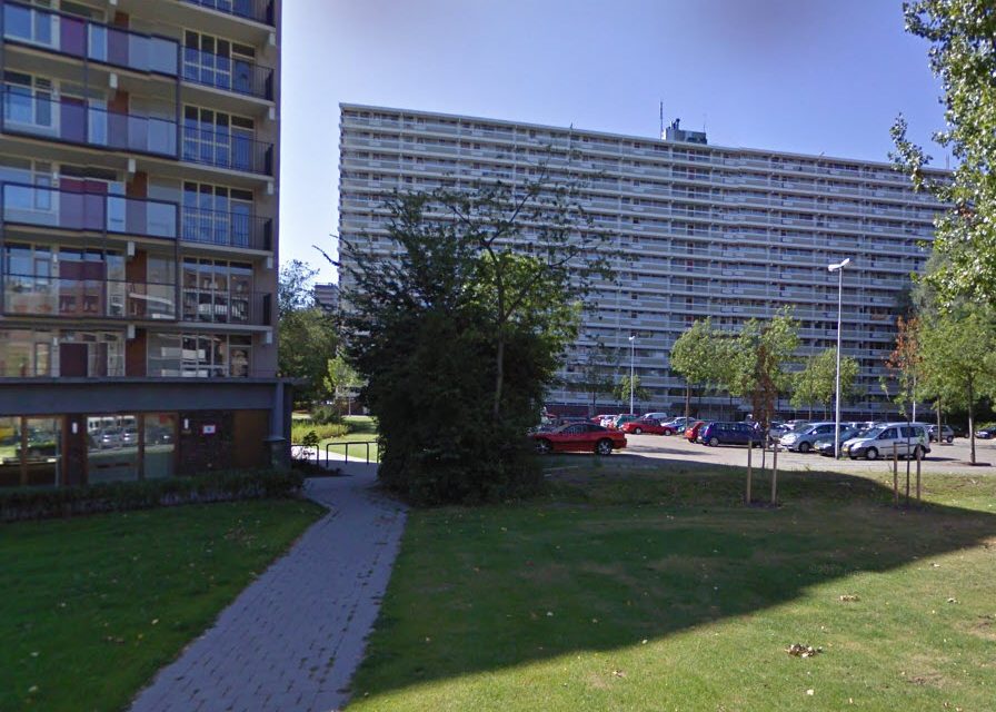 Tieners vallen vrouw lastig en mishandelen voorbijganger in Ommoord