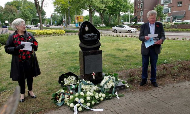 Herdenking crash EF 357 op gepaste afstand