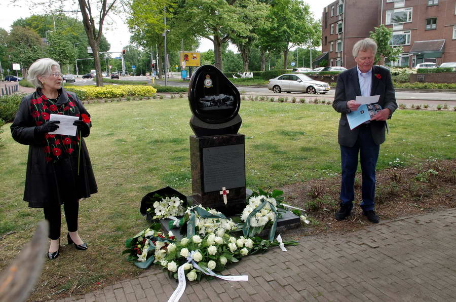 Brochure ooggetuigen crash in Crooswijk 1943