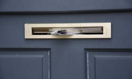 Vrouw slachtoffer van babbeltruc Coronacontrole in De Esch