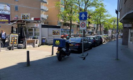 Man met mes bedreigt caissière Spar Voorschoterlaan